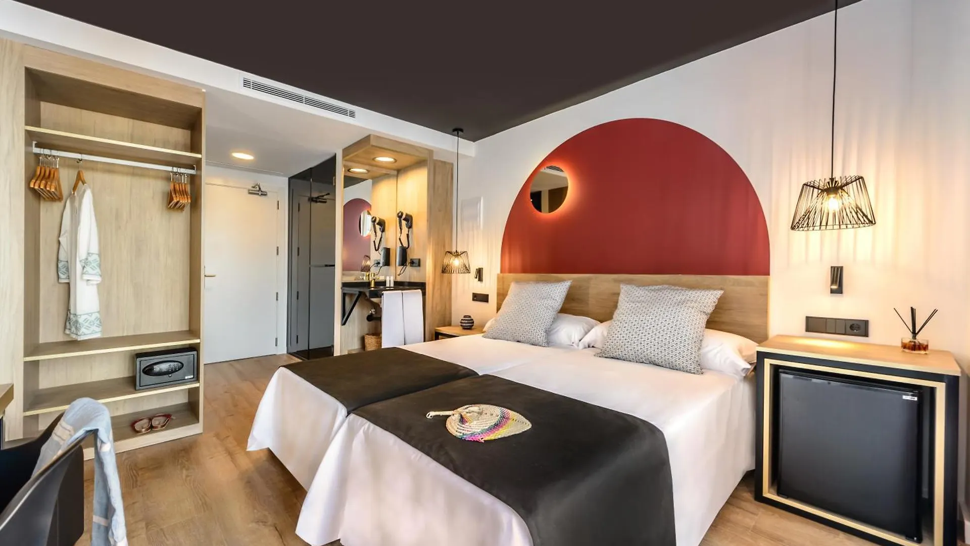 Hotel Vibra District - Adults Only San Antonio  San Antonio (Ibiza)
